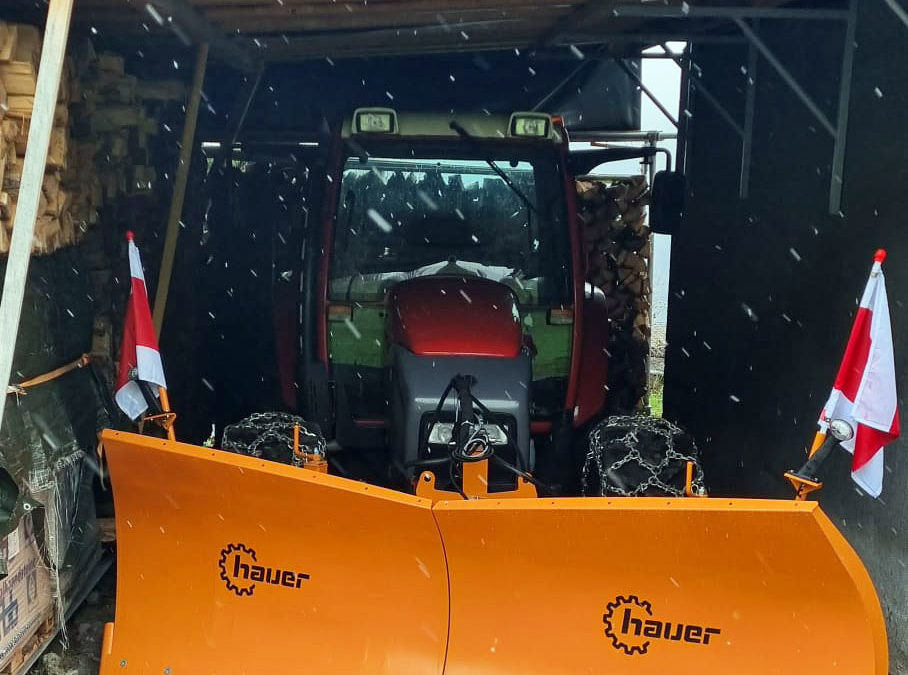 Hauer SRS-2L 2800 Schneepflug an Patrick Menzi
