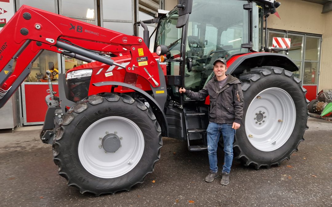Massey Ferguson 5711 Dyna-4 an Roman Eicher